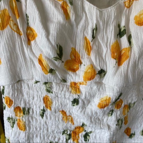 NWOT Abercrombie Ruched Smocked Waist Top LEMON print - SIZE M - Picture 11 of 11